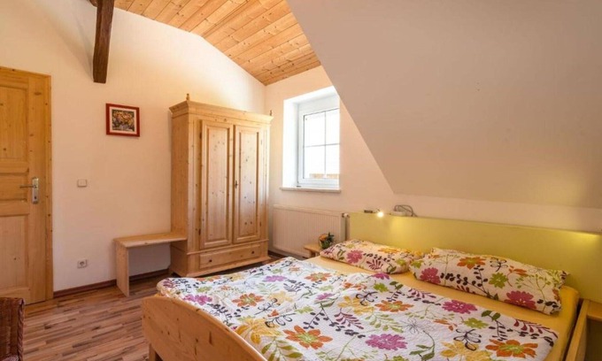 Rupertiberg Apartment | Nice apartment for 8 guests with pool, WIFI, TV, patio, pets allowed and parking