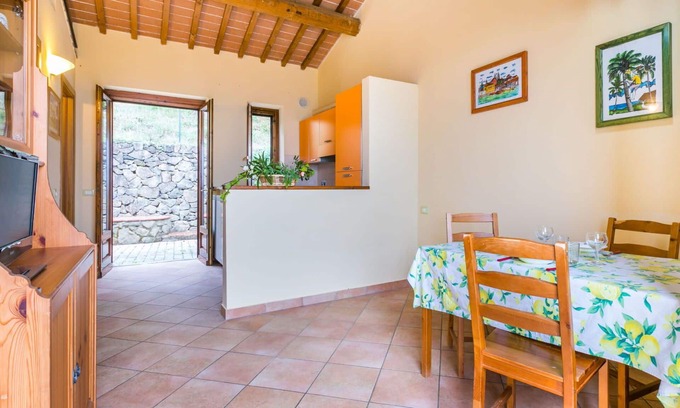San Baronto Apartment | Nice apartment for 2 guests with WIFI, pool, TV, terrace, pets allowed, panoramic view and parking