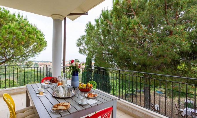 Foggetta Apartment | Nice apartment for 10 people with WIFI, A/C, TV, patio, pets allowed and panoramic view