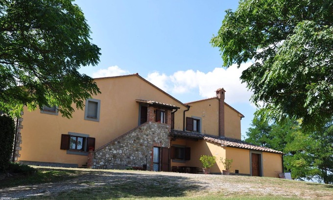 Il Poggio Apartment | Nice apartment for 2 guests with WIFI, pool, TV, patio, pets allowed and panoramic view
