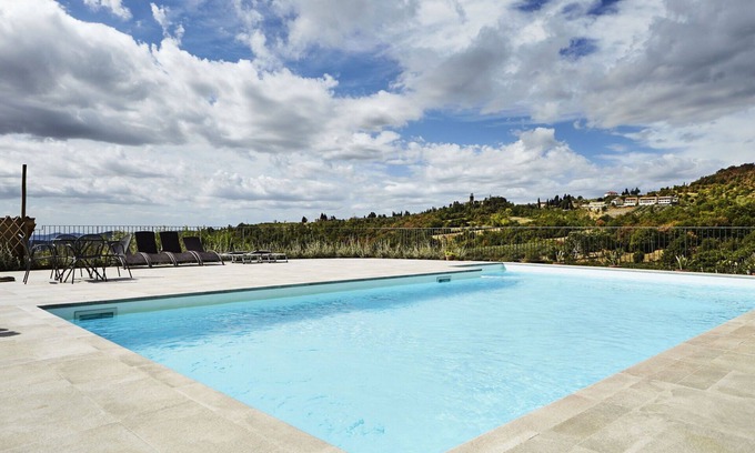 Capolona Apartment | Nice apartment for 2 people with pool, WIFI, TV, pets allowed and panoramic view, close to Arezzo