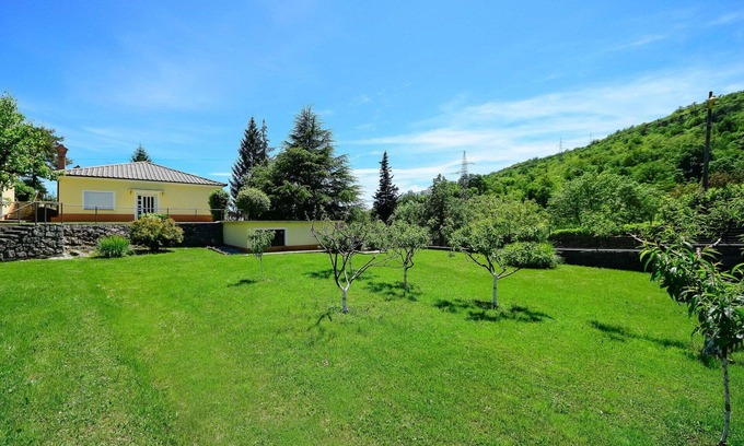 Mihotici Apartment | Nice apartment for 2 people with A/C, WIFI, TV and terrace