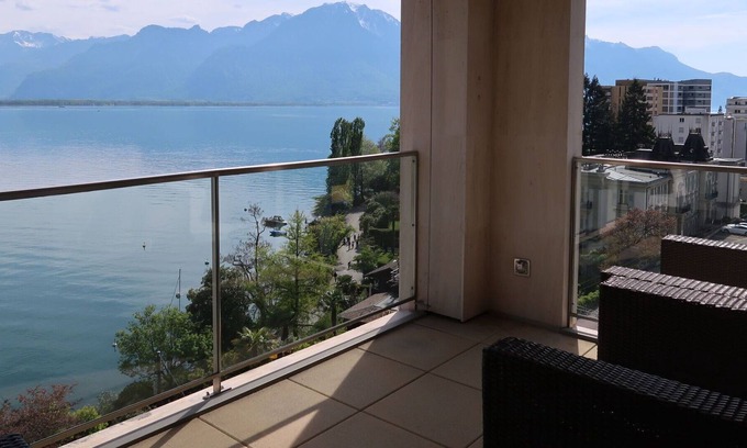 Montreux Apartment | Nice apartment for 4 guests with WIFI, hot tub, A/C, pool, TV, balcony, panoramic view and parking