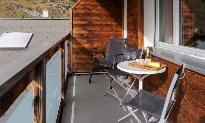 Zermatt Apartment | Nice apartment for 4 guests with WIFI, TV and balcony