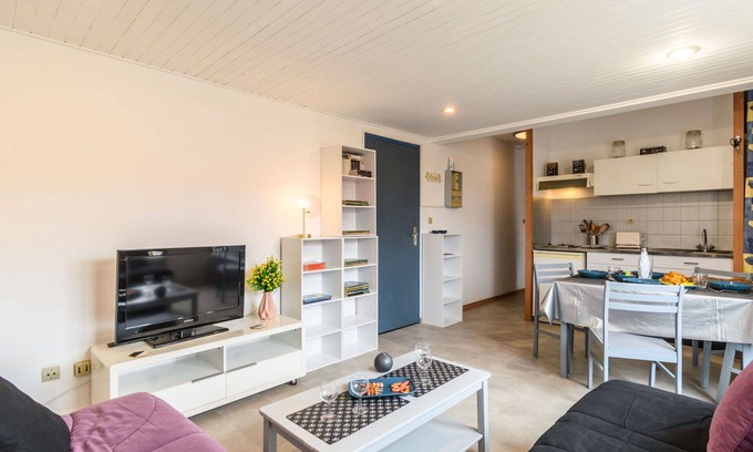 Mimizan-Plage Apartment | Nice apartment for 4 guests with WIFI, TV, pets allowed and parking