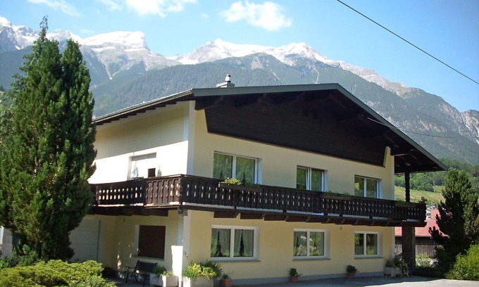 Pians Apartment | Nice apartment for 4 guests with WIFI, TV, patio, pets allowed and panoramic view