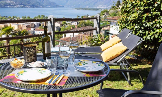 Gordola Apartment | Nice apartment for 4 people with WIFI, private pool, TV, patio, panoramic view and parking