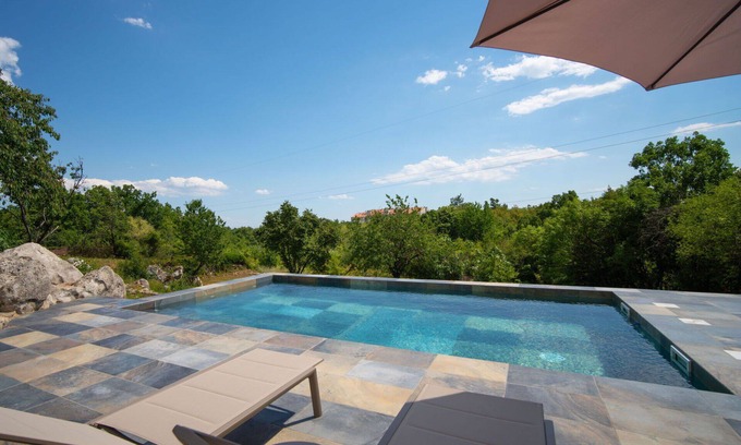Kastav Apartment | Nice apartment for 4 people with A/C, pool, WIFI, TV, terrace, panoramic view and parking