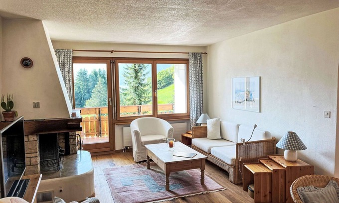 Salouf Apartment | Nice apartment for 4 people with pool, WIFI, TV, balcony, pets allowed, panoramic view and parking