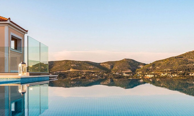 Samos Apartment | Nice apartment for 4 people with WIFI, pool, A/C, TV, panoramic view and parking