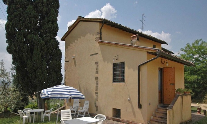 Scandicci Apartment | Nice apartment for 4 people with WIFI, pool and TV, close to Florence