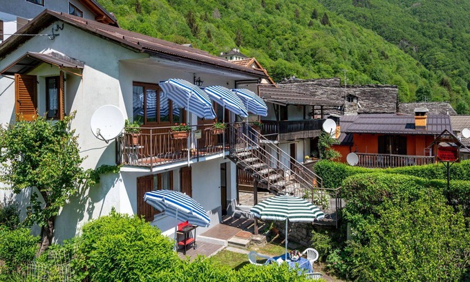 Calasca-Castiglione Apartment | Nice apartment for 5 guests with WIFI, TV and pets allowed