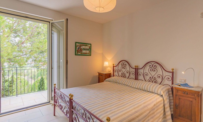 Pineto Apartment | Nice apartment for 6 guests with WIFI, TV, terrace, pets allowed, panoramic view and parking