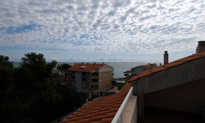 Alcanar Apartment | Nice apartment for 8 people with WIFI, A/C, pool, TV, balcony and parking