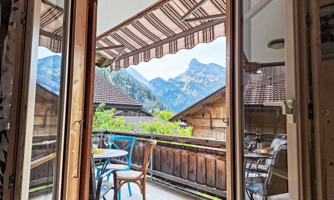 Kandersteg Apartment | Nice apartment for 4 guests with WIFI, TV, balcony, pets allowed, panoramic view and parking