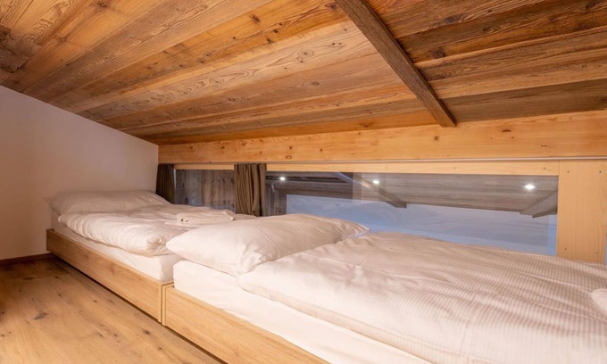 Saas Almagell Apartment | Nice apartment for 7 guests with hot tub, WIFI, TV and balcony