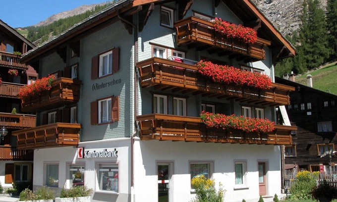 Saas Grund Apartment | Nice apartment for 4 people with WIFI, TV, balcony and pets allowed