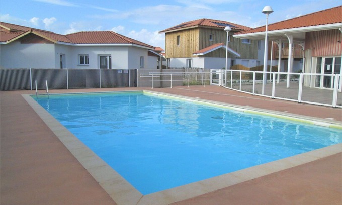 Biscarrosse Plage Apartment | Nice apartment for 8 people with WIFI, pool, TV, terrace and pets allowed