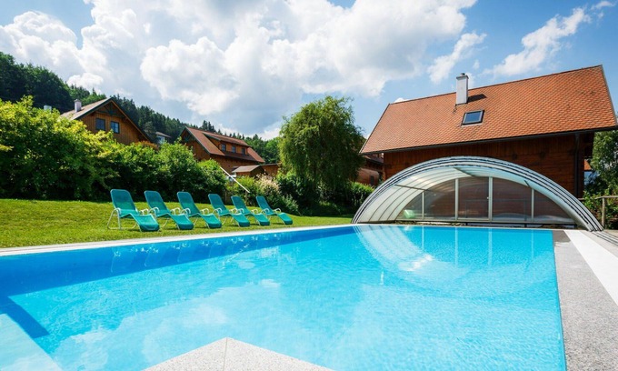 Schlierbach House | Nice apartment in villa for 6 people with pool, WIFI, TV, terrace and pets allowed