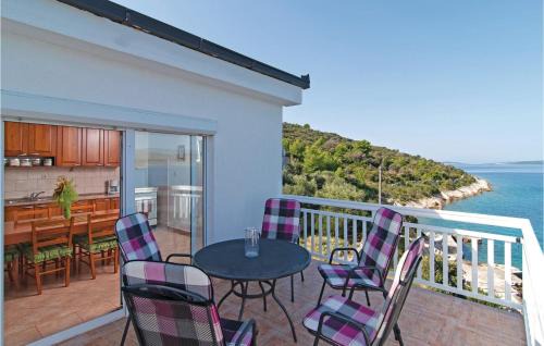 Veliki Drvenik Apartment | Nice Apartment In Drvenik Veliki