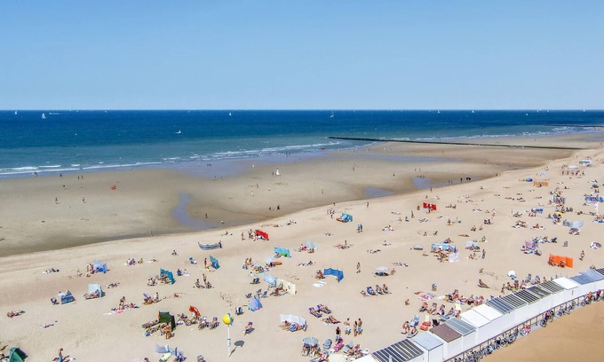 Mariakerke Apartment | Nice apartment in Oostende with Wi-Fi