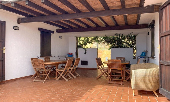 Sant'Elmo House | Nice apartment in villa for 10 people with A/C, TV, terrace and pets allowed