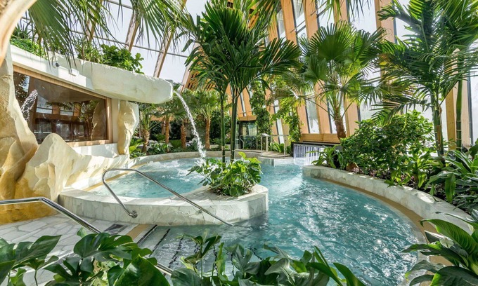 Hattigny House | Nice apartment in villa for 12 people with WIFI, pool, hot tub, TV and terrace