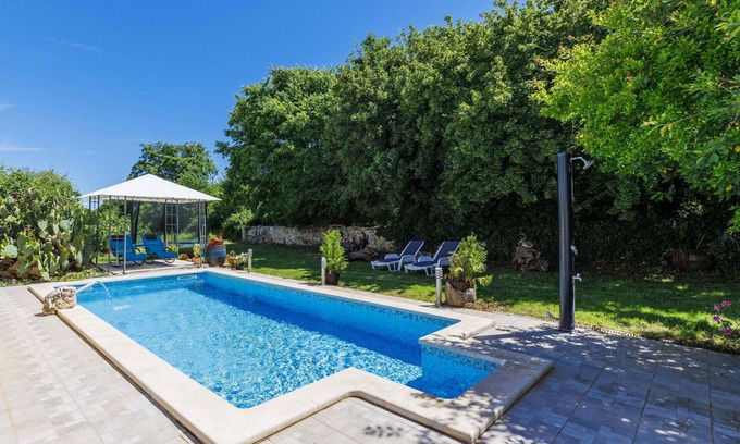 Pinezici House | Nice apartment in villa for 4 guests with A/C, pool, WIFI, TV, terrace, pets allowed and parking