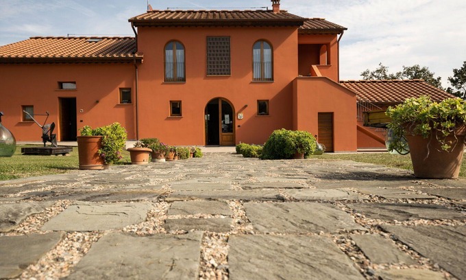 Larciano House | Nice apartment in villa for 4 people with hot tub, A/C, WIFI, pool, TV and panoramic view
