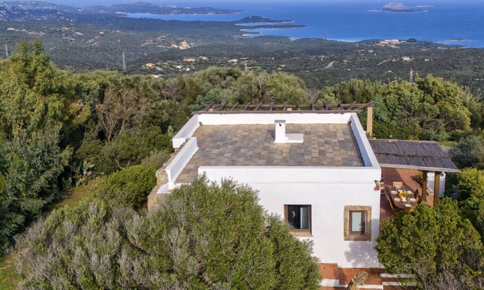 Cugnana Verde House | Nice apartment in villa for 6 people with WIFI, TV, patio and parking
