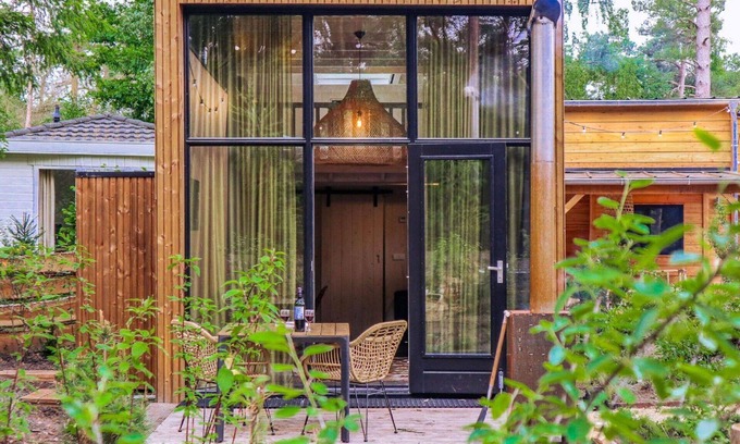 Noordoostelijk van Schaarsbergen House | Nice apartment in villa for 6 people with WIFI, A/C, pool, TV and terrace