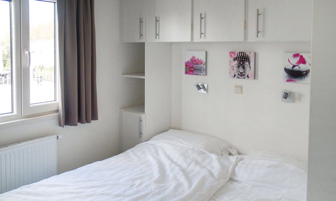 West-Graftdijk House | Nice apartment in villa for 6 guests with WIFI, TV, terrace and parking