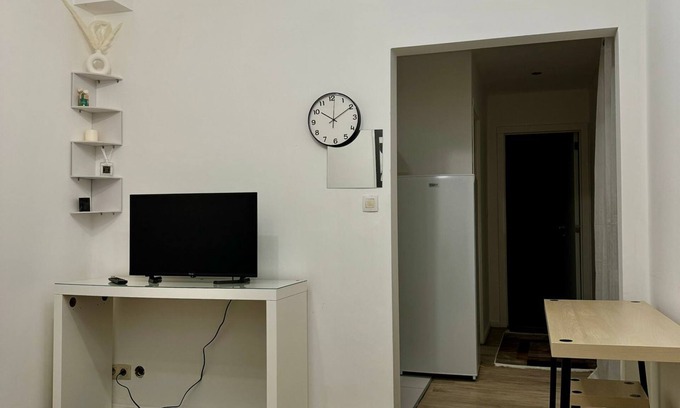 Sint-Jans-Molenbeek Apartment | Nice apartment with WiFi in charming Anderlecht