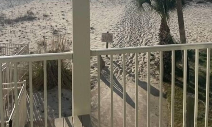 Gulf Shores Condo | Nice Beach Front Condo. Professionally Cleaned, Flexible Booking!