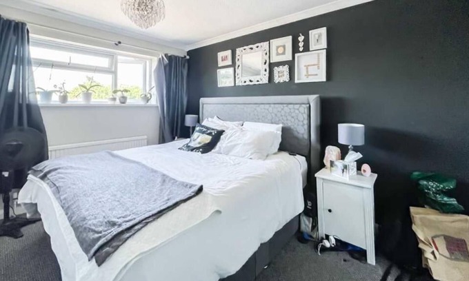 Hemel Hempstead House | Nice,bright & friendly home , 15 minutes to city centre