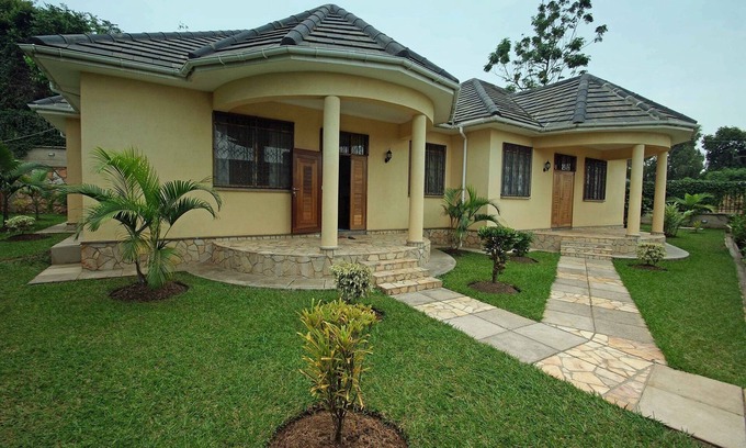 Kampala House | Nice Bungalow near Lake Victoria