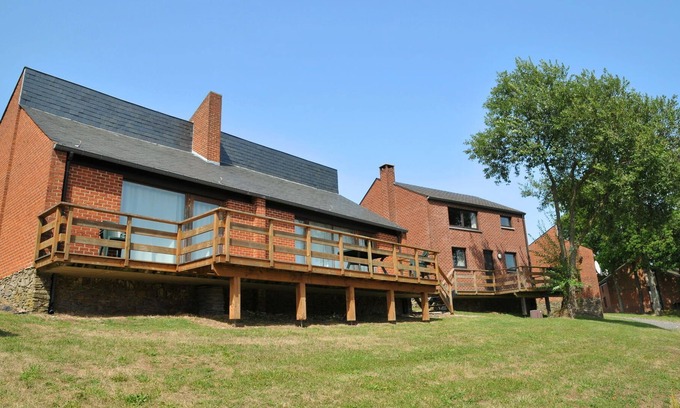 Heer House | Nice furnished bungalow with a fireplace