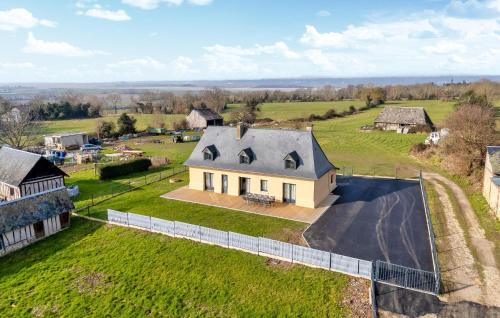 Saint-Samson-de-la-Roque House | Nice Home In Saint-Samson-De-La-Roq