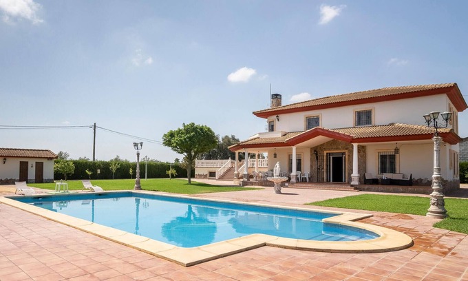 La Carlota House | Nice home in Córdoba with WiFi