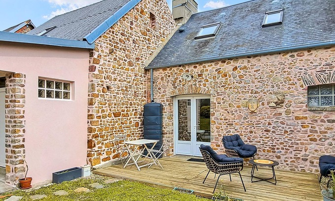 Creances House | Nice home in Créances with WiFi