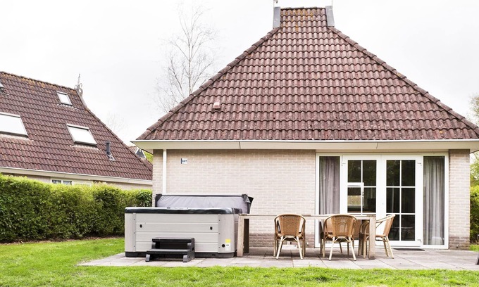 Eernewoude House | Nice home in Earnewâld with Whirlpool and sauna