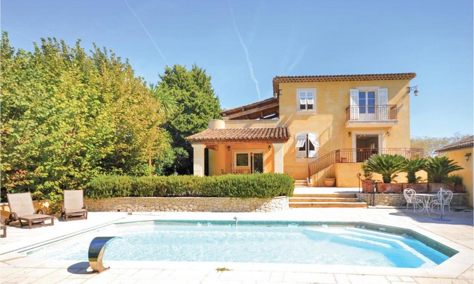 La Colle-sur-Loup House | Nice home in La colle sur loup with 5 Bedrooms, Private swimming pool and Outdoor swimming pool