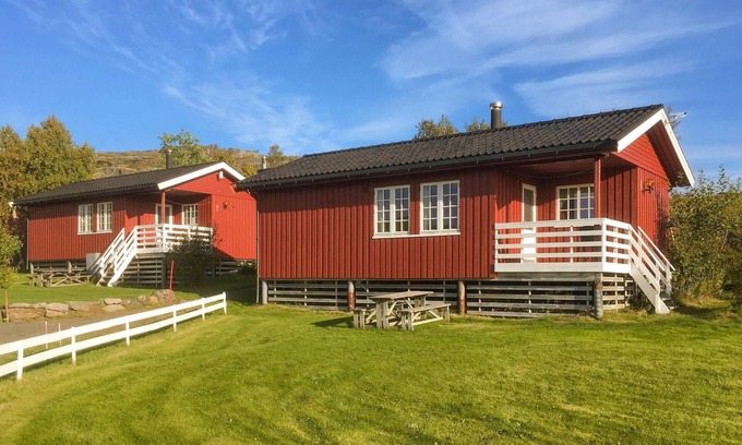 Offersøy House | Nice home in Offersøy with sauna