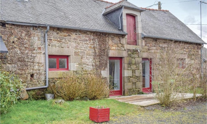 Pommerit-le-Vicomte House | Nice home in Pommerit le Vicomte with 2 Bedrooms