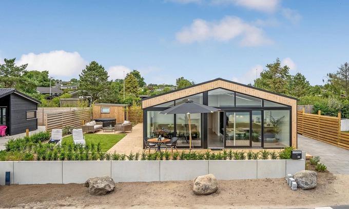 Ronde House | Nice home in Rønde with house sea view