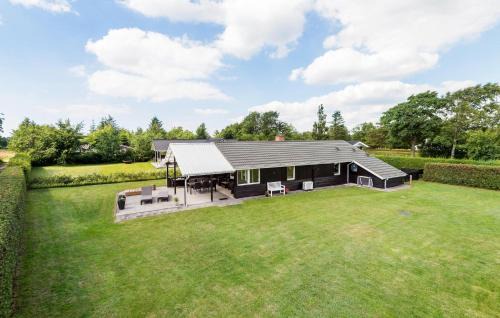 Skaven Strand House | Nice Home In Tarm With Kitchen