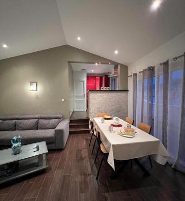 Brem Sur Mer House | Nice house with garden near the sea