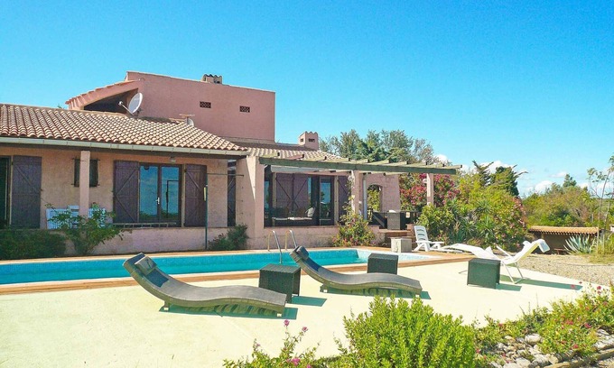 La Palme House | Nice house with private pool air conditionning and large views over sea