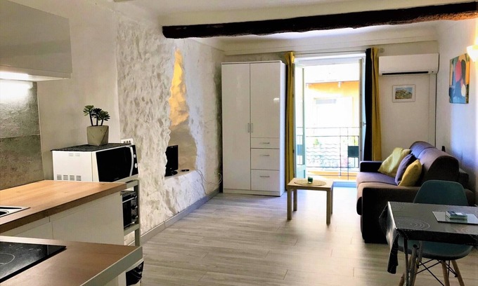 Old Town Apartment | Nice old town, prime location, balcony, beach 5 min, Wifi