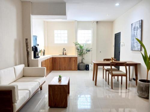 Sunset Road Apartment | Nice Place To Stay - Cozy Living